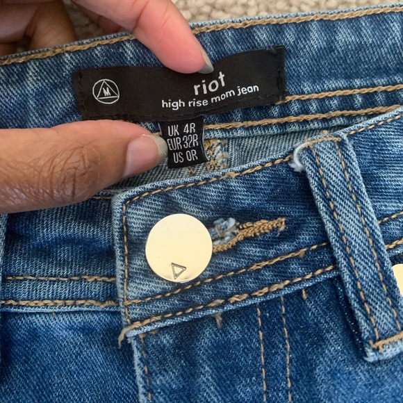 Missguided Riot High Rise Mom Jeans - Picture 8 of 8